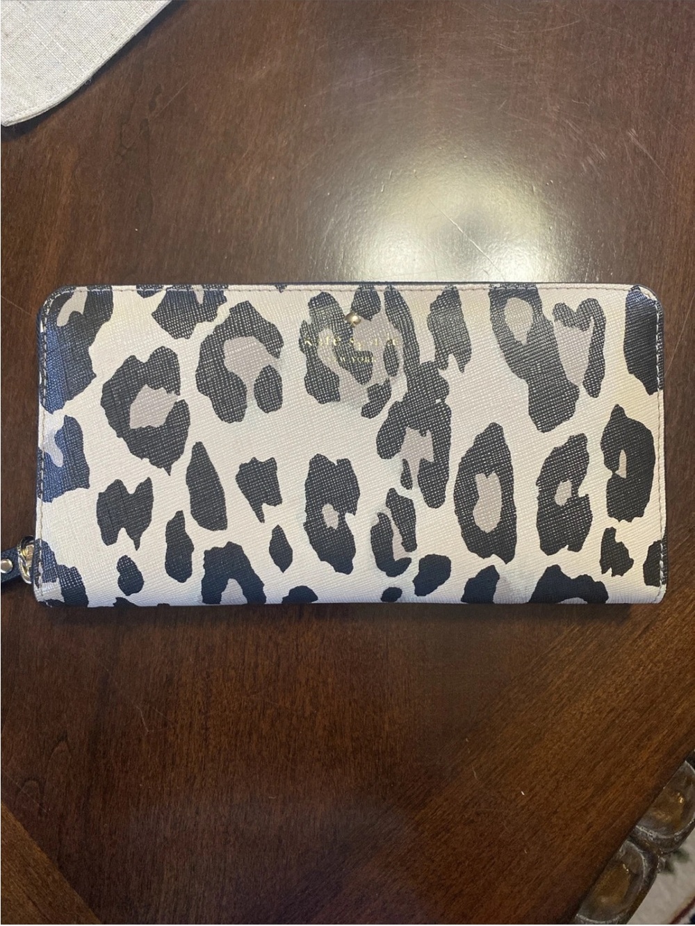 NWT Kate Spade
PWRU4497 Cedar Street Patent Lacey Zip Wallet Leopard Pumice